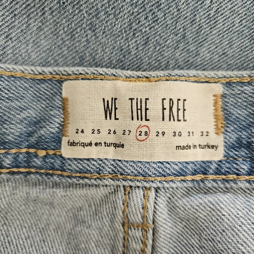We The Free People Maggie Jeans Light Distressed Light Stone Wash Mid Size 28